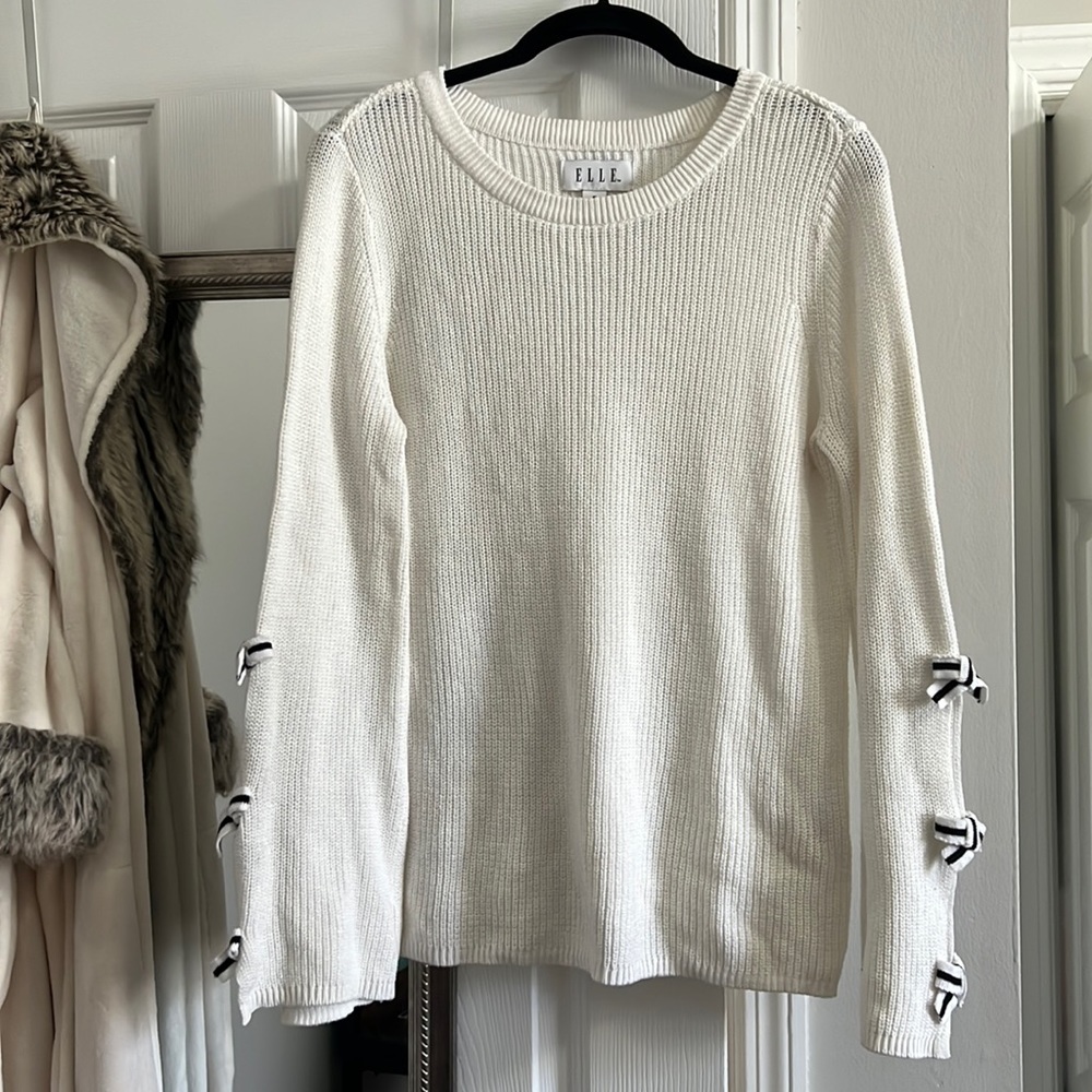 White sweater with bows on sleeves